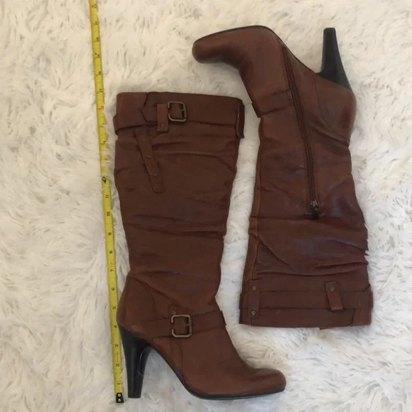 Women’s Guess Boots in size 7 - Picture 2 of 10